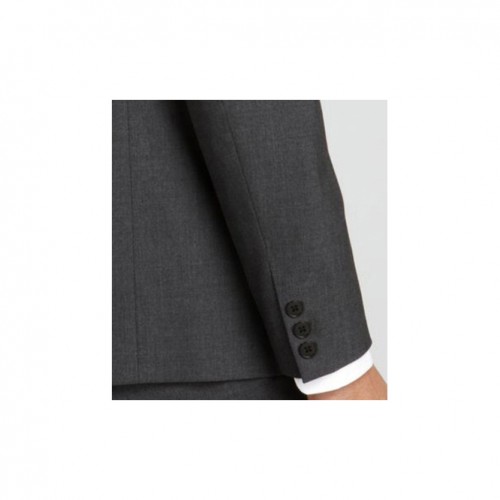 Spaced button stance in the jacket sleeves cuff.