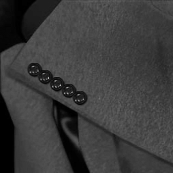 5 buttons vented sleeve cuff in the frock coat