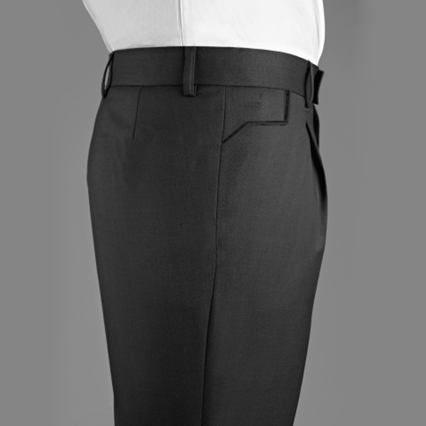 Frog-mouth front pockets in men’s pants