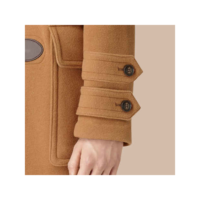 pointed double sleeve tab in men’s coat