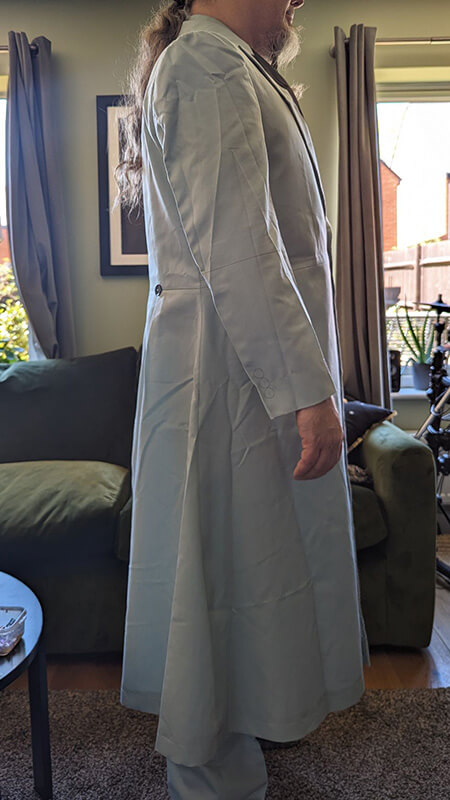The 360-Degree Confirmation: A final check from all angles gives the customer complete confidence to approve the fit, knowing their final suit will be tailored flawlessly.