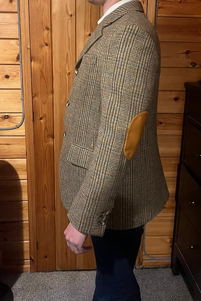 Close-up sleeve view of a bespoke Shetland tweed blazer showing precise pattern alignment and handcrafted tailoring details by Baron Boutique.