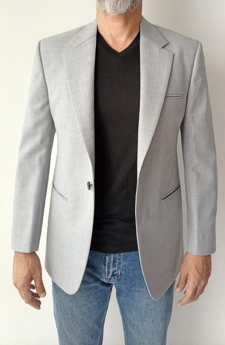 Men's Tom Cruise Collateral suit jacket in light grey worsted wool, single-button open, piped chest pocket, front view